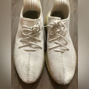 Used White Mens style sneaker, size 46/13